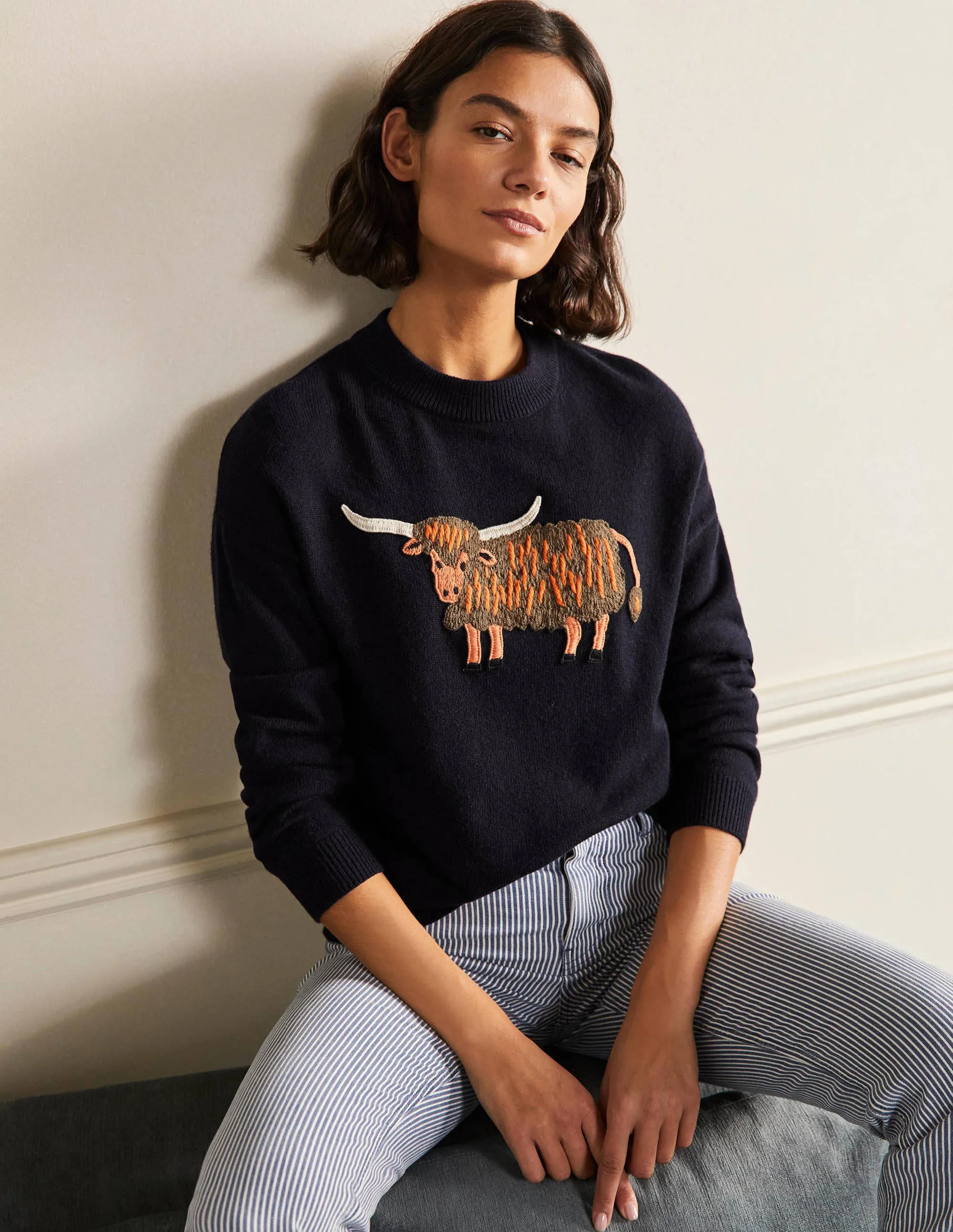 Relaxed Embroidered Jumper-Navy, Highland Cow