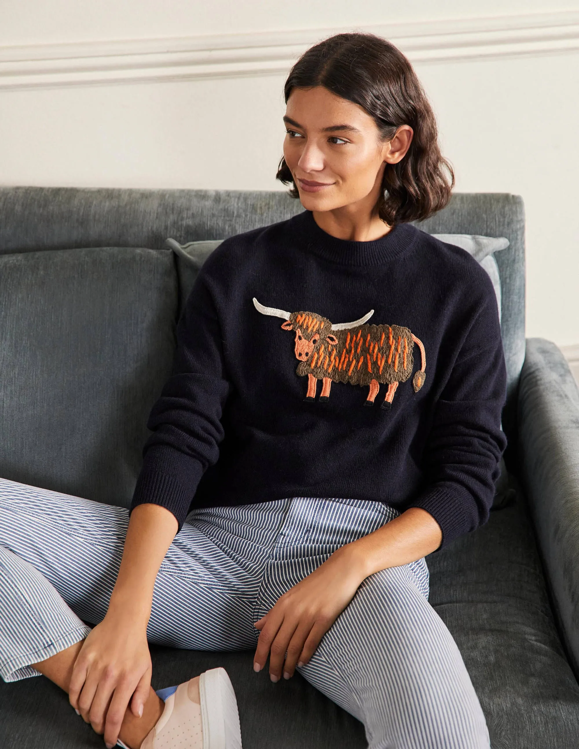 Relaxed Embroidered Jumper-Navy, Highland Cow